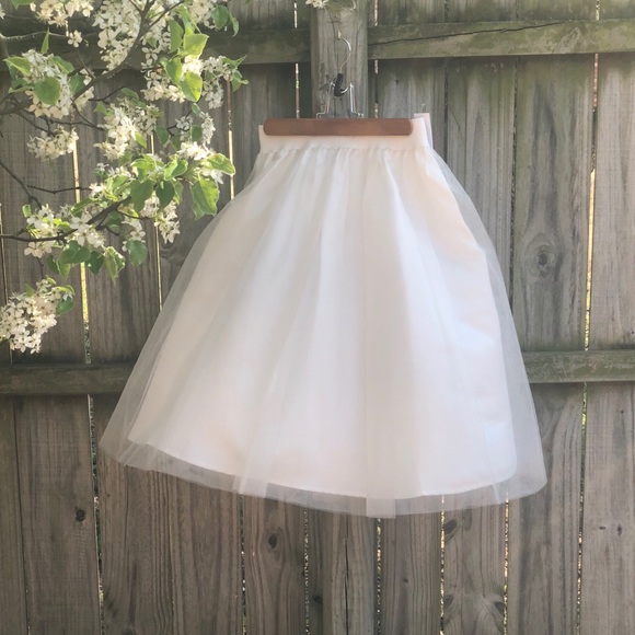 white skirt with mesh overlay - Picture 2 of 4